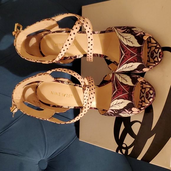 Nine West 5" heels size 7 very narrow multi color only worn twice. - Picture 1 of 4